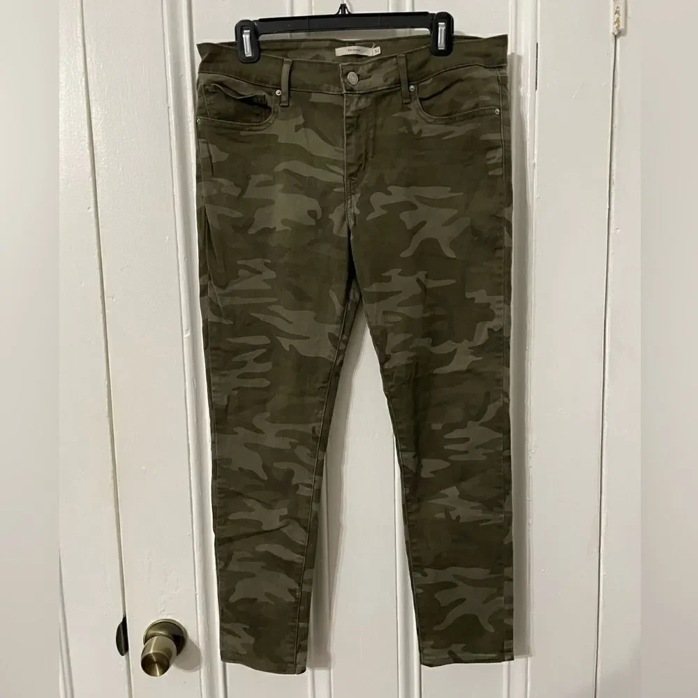 Levi’s 711 camo pants